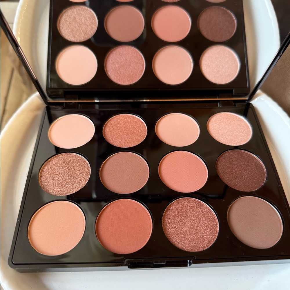 Laura Geller The Wearables Beauty Basics 12 Multi-finish Eyeshadow Palette NEW